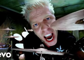 The Offspring – The Kids Aren’t Alright (Official Music Video)