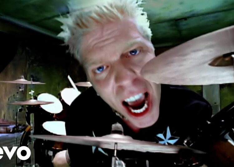 The Offspring – The Kids Aren’t Alright (Official Music Video)