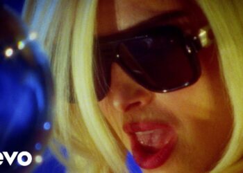Addison Rae – Fame is a Gun (Official Video)