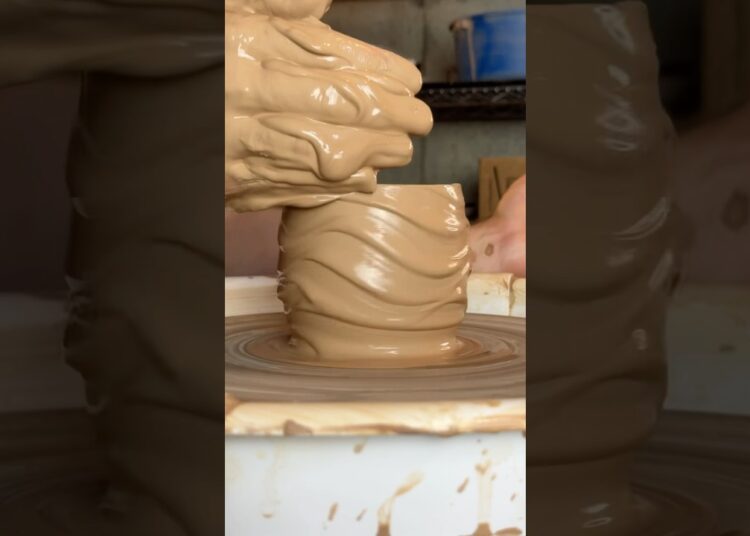 How to trim slip textured pottery #clay  #ceramic #handmade #artist #pottery #potterywheel