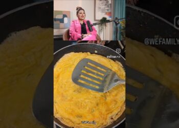 sunita govind kese baat karte hai 😱#sunita #govinda #celebrity #viralshort #shortsfeed #trending