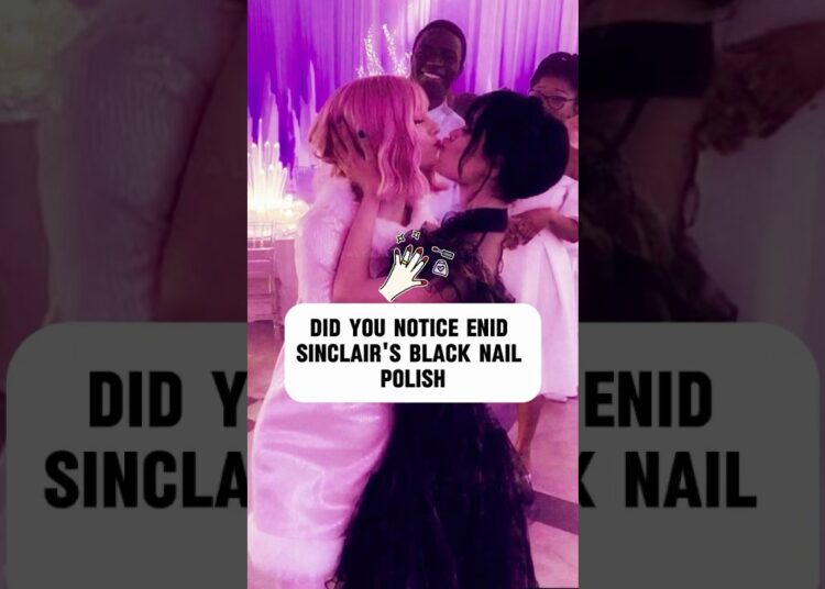 Did you notice Eni Sinclair’s black nails?#celebrity #wenclair #wednesday #wednesdayseason2