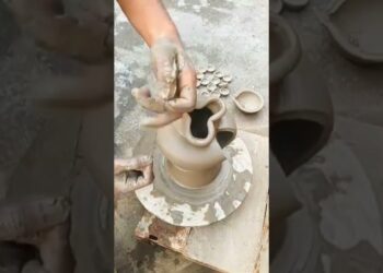 clay with pottery#viral #potteryclay #tranding #artist #pottery #song #video