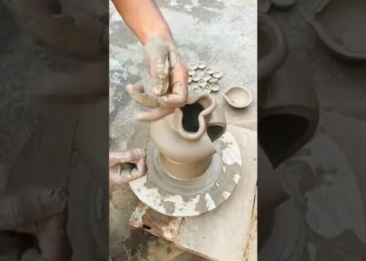 clay with pottery#viral #potteryclay #tranding #artist #pottery #song #video