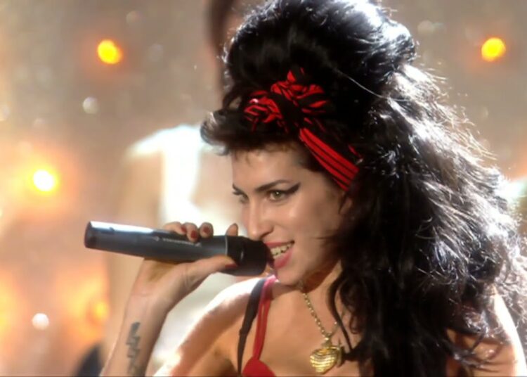 Is drunk Amy Winehouse better than 90% of today’s sober artists?🤔HD [1080p 50 FPS]
