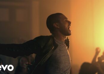 Usher – DJ Got Us Fallin’ In Love (Official Music Video) ft. Pitbull