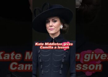 Kate Middleton gives Camilla a lesson #royal #foryou #kate #camilla #william #charles