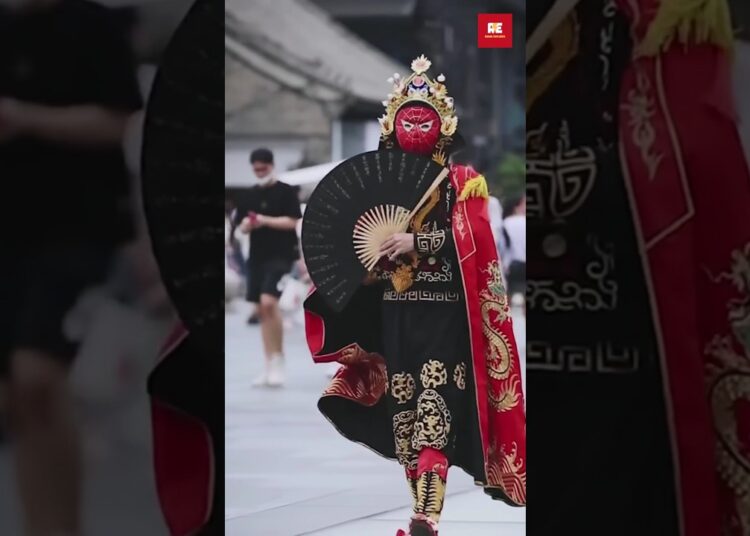 How Chinese artists change their outfits 😱