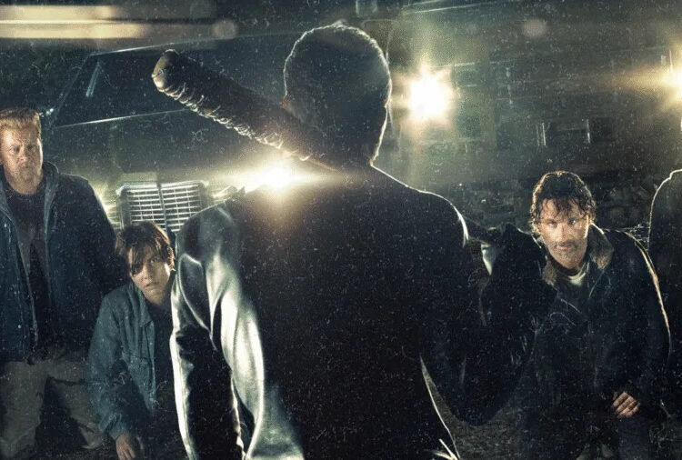Negan prepares to kill Glenn in <em>The Walking Dead</em> season 7 opener.