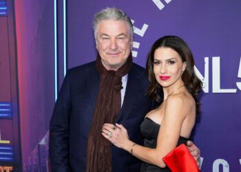Alec and Hilaria Baldwin reenact iconic Dirty Dancing scene - Celebrity News - Entertainment