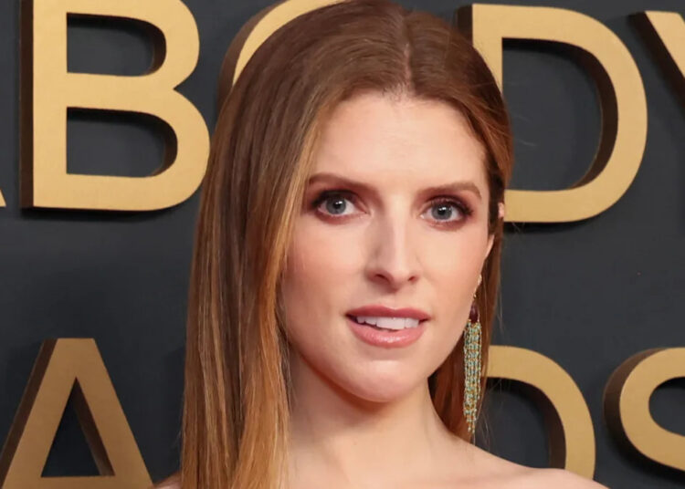 Anna Kendrick reportedly dating Alex Edelman