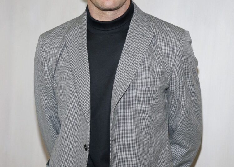 Armie Hammer Makes Shocking Joke About ‘Roofie-ing’ With Marijuana: ‘I Loved Poisoning People’ – Star Magazine