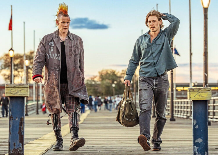 Austin Butler’s Cat-Sitting Gig Goes Awry in ‘Caught Stealing’ Starring Matt Smith and Zoe Kravitz – Star Magazine