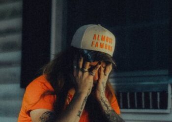 Austin Meade takes his relationship to the next level in new song “HONEY DO YA” » // MELODIC Magazine