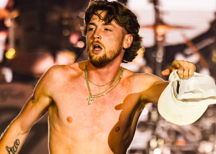 Bailey Zimmerman grows into his fame on New to Country Tour
