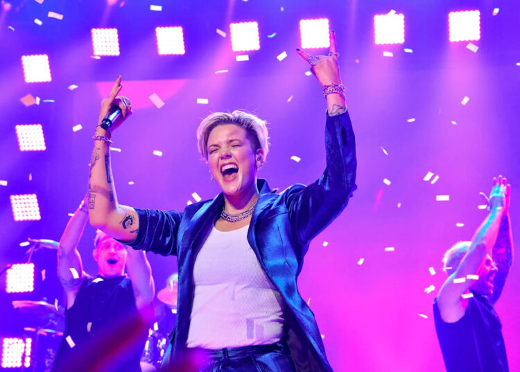 Betty Who issues apology amid controversy over ‘lesbophobic’ remarks