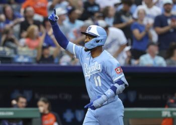 Bobby Witt Jr.'s 2-run homer in eighth lifts Royals over Tigers 3-1