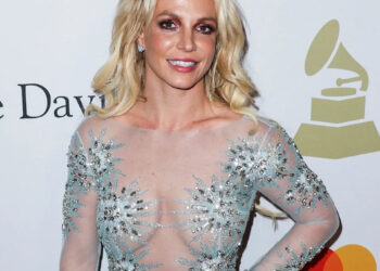 Britney Spears wearing a custom Uel Camilo dress, Loriblu shoes and bag, and a Jen Hansen ring arrives at The Recording Academy And Clive Davis' 2017 Pre-GRAMMY Gala