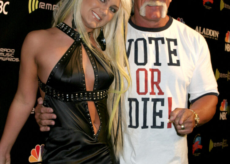 Brooke Hogan Seen Crying During Family Outing Following Death of Dad Hulk Hogan – Star Magazine