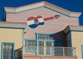 Buck Owens' Crystal Palace Is Closing