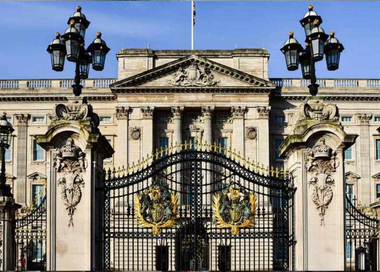 Buckingham Palace releases first statement after Prince Harrys announcement