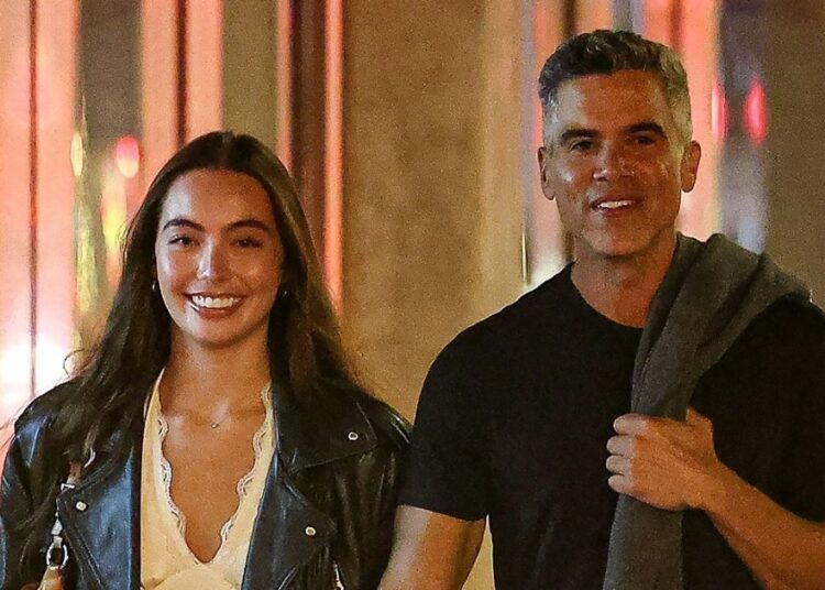 Cash Warren and Hana Sun Doerr Hold Hands During Outing: Photo