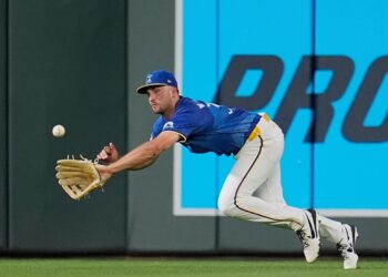 Clemens and Wallner homer as Twins beat Royals 9-4 for third straight win