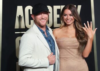 Cole Swindell and wife Courtney welcome their newborn - Celebrity News - Entertainment