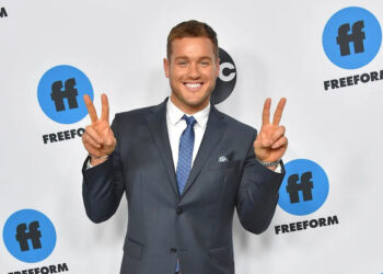 Colton Underwood gives peace signs