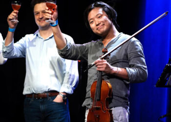 Violist John Stulz, left, and violinist Siwoo Kim, founders of the VIVO Music Festival, raise a toast during the 2024 "Beer and Beethoven" performance at Natalie's Grandview. This year, the annual chamber music festival will run Aug. 27-31 at various Columbus venues.