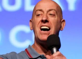 Comedy icon 'dies climbing a hill' as friends pay tribute | Celebrity News | Showbiz & TV