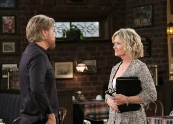 Curious Moment For Steve And Kayla