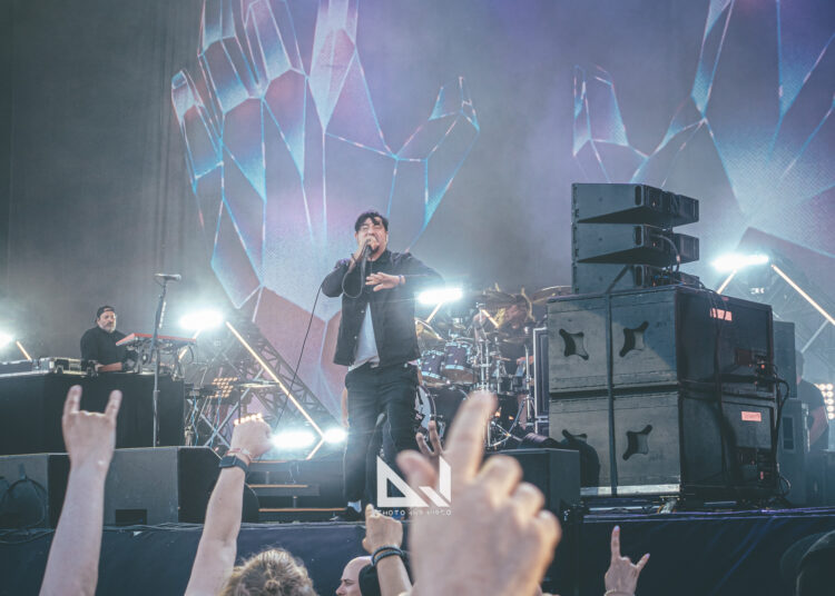 Deftones live premiere some tracks off of their latest release "private music"