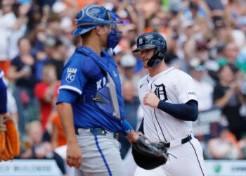 Detroit Tigers held off by Kansas City Royals 10-8 in back-and-forth game