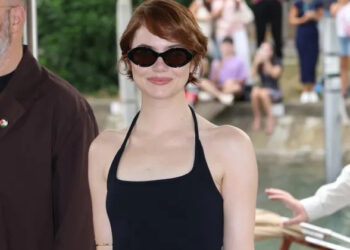 Emma Stone Gushes About Carl Sagan and Declares “I Believe in Aliens”