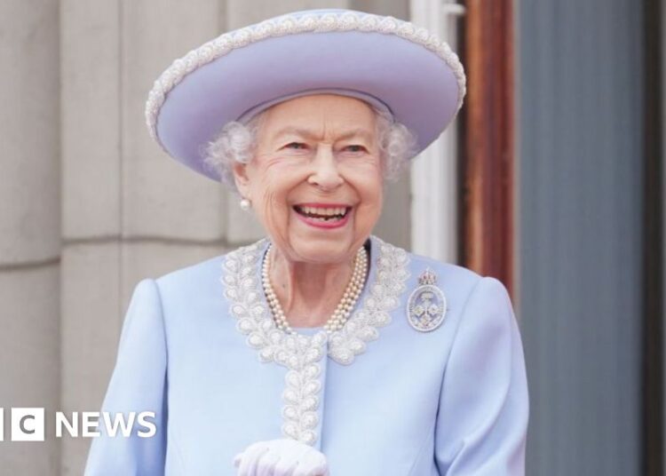 Final £1 coins bearing face of late Queen Elizabeth II enter circulation