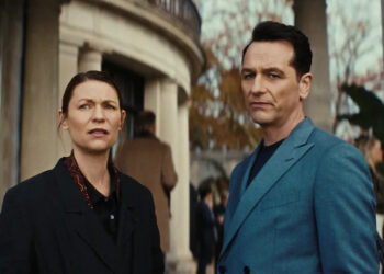 Claire Danes and Matthew Rhys in <em>The Beast in Me</em><cite>Netflix</cite>