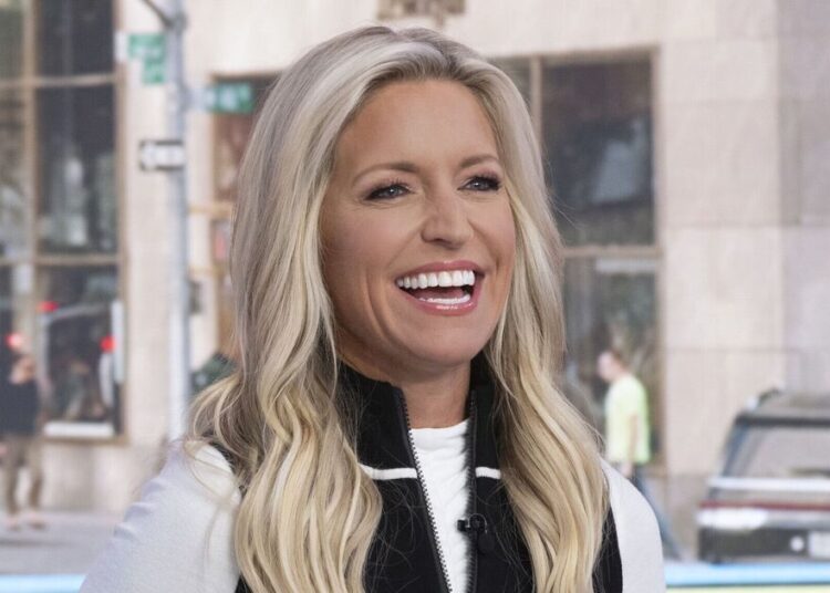 Fox News' Ainsley Earhardt shares holiday pic after baby confusion - Celebrity News - Entertainment