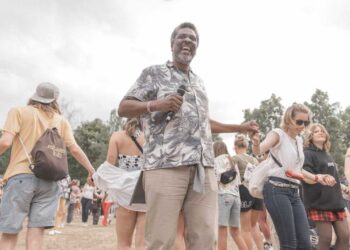 Edgard Gouveia at the PxP Festival in Berlin, photographed on June 18 2023. He organized a circle dance where people form big circles and the dance spontanously together while a sond plays for 3-4 minutes. The atmosphere he created during that dance was very impressive. In the end he asked people to hug at least 5 other people. Many people came to him to thank and hug him.