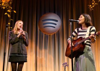 Gracie Abrams & Audrey Hobert Premiere New Song "Mini Bar"