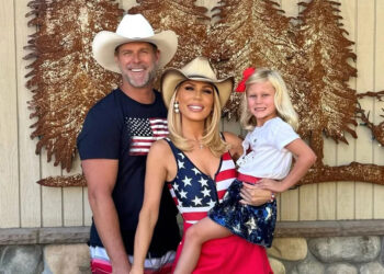 Gretchen Rossi and Slade Smiley post for a photo with their daughter