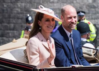 Catherine, Princess of Wales and William, Prince of Wales travel in a carriage towards Windsor Castle during the state visit