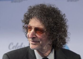 Howard Stern signs 'monster payday' after show cancelation rumors - Celebrity News - Entertainment