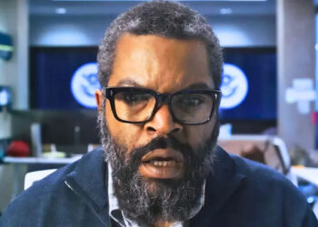 Ice Cube looking shocked at a computer screen.