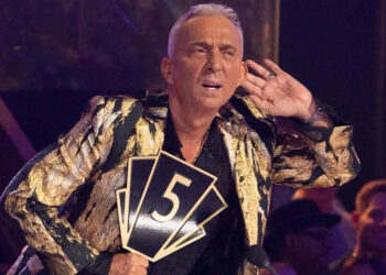 Bruno Tonioli listening to the crowd.