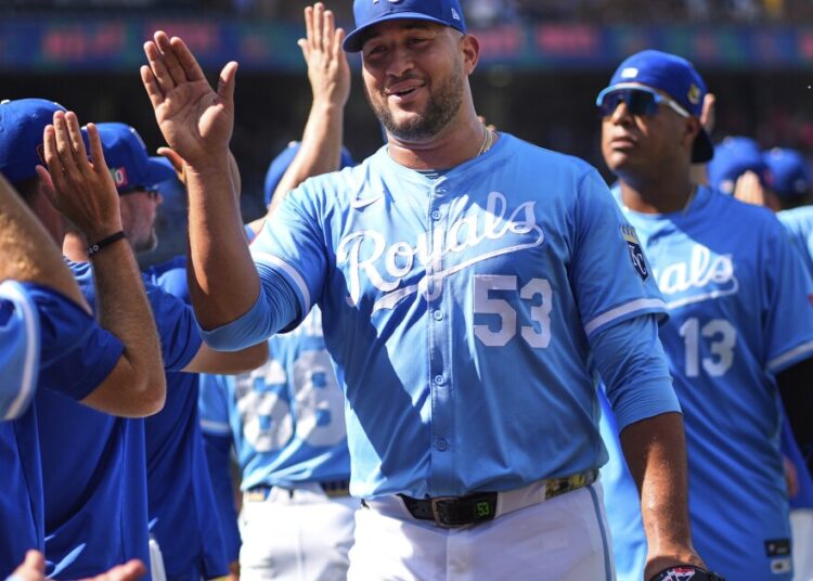 India and Frazier hit two-run homers to rally Royals to 6-2 win