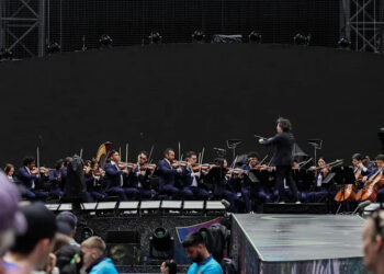 Gustavo Dudamel & Simón Bolívar Symphony Orchestra of Venezuela opening for Coldplay at the Wembley Stadium