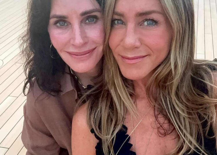 Jennifer Aniston and Jim Curtis Goes on Double Date With Courteney Cox and Johnny McDaid INSTAGRAM