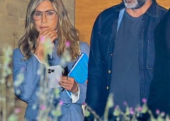*exclusive* malibu, ca jennifer aniston stepped out with her new boyfriend jim curtis for a dinner date at nobu in malibu, where they joined longtime friends courteney cox and johnny mcdaid. aniston kept it casual chic in a gray blazer, jeans, and glasses, while cox opted for a denim jacket and a black ensemble. the couples were seen leaving the restaurant together after their evening out. pictured: jennifer aniston, jim curtis backgrid usa 18 august 2025 usa: +1 310 798 9111 / usasales@backgrid.com uk: +44 208 344 2007 / uksales@backgrid.com *uk clients pictures containing children please pixelate face prior to publication*
