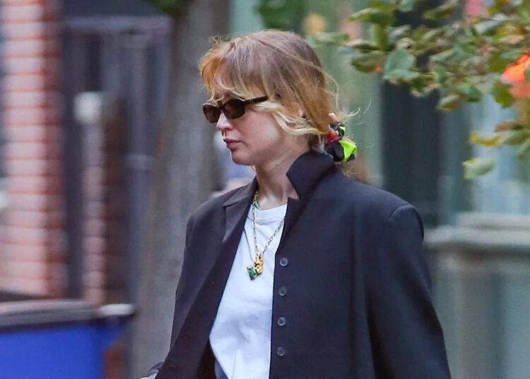 Jennifer Lawrence’s Latest Ballet Flats Are Completely Unexpected, Even for Her